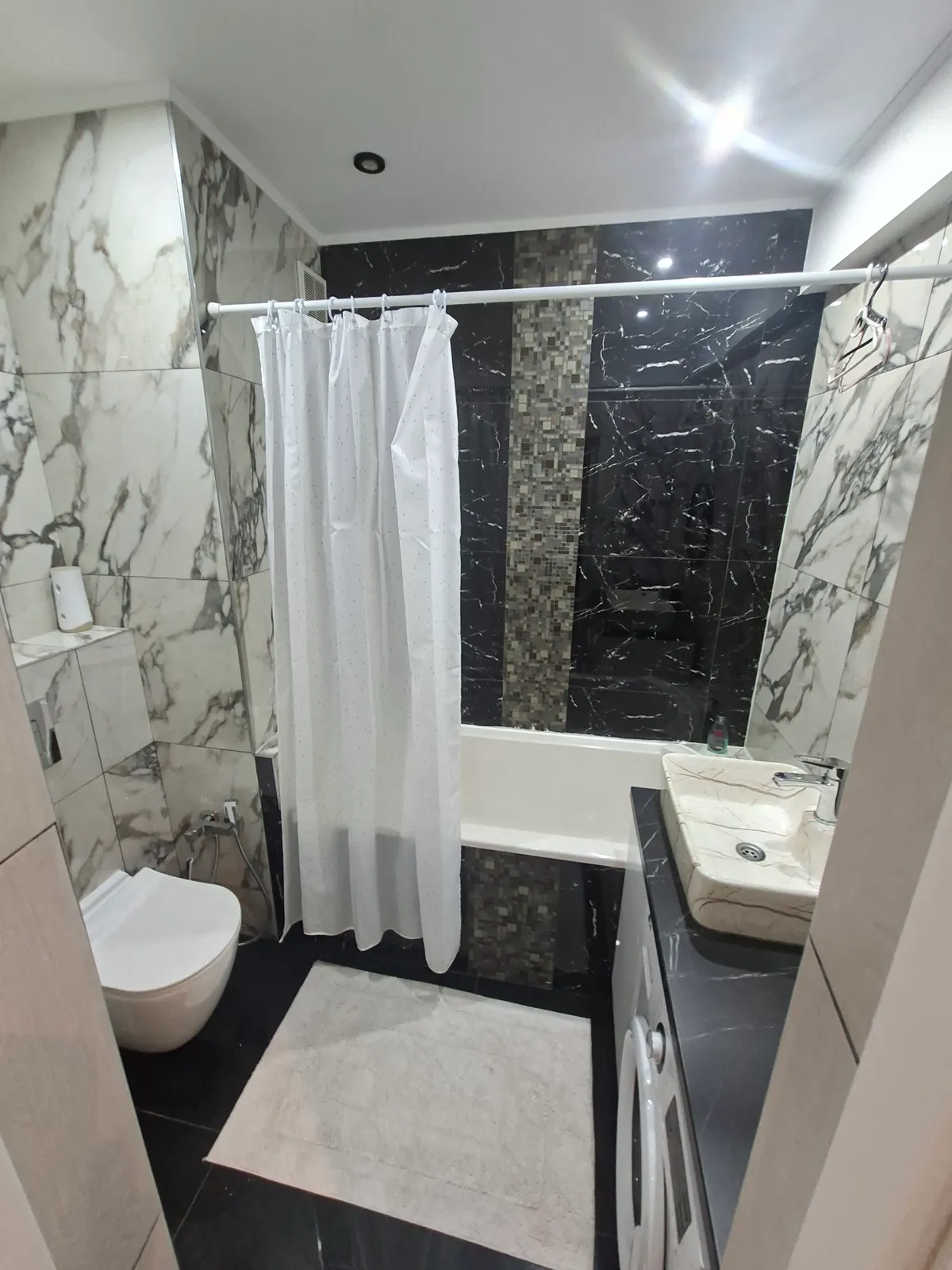 Lux · 1 dormitor — baie
