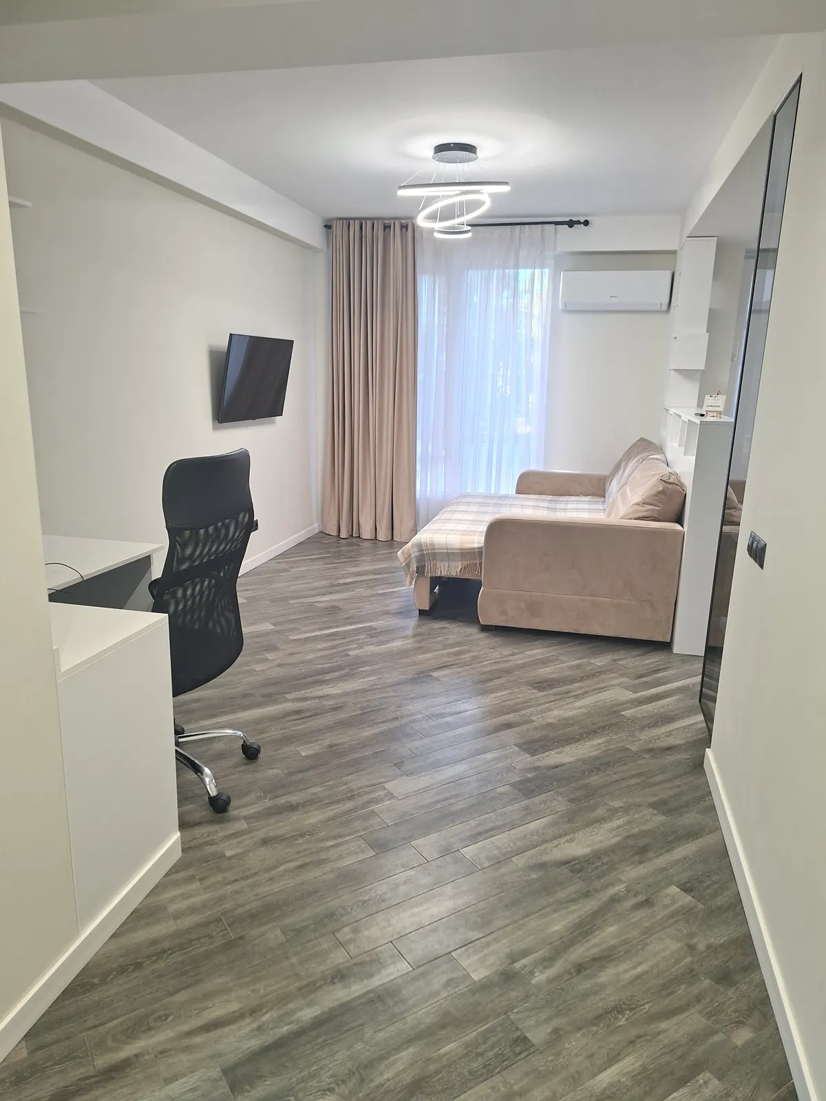 2 camere + terasă — living
