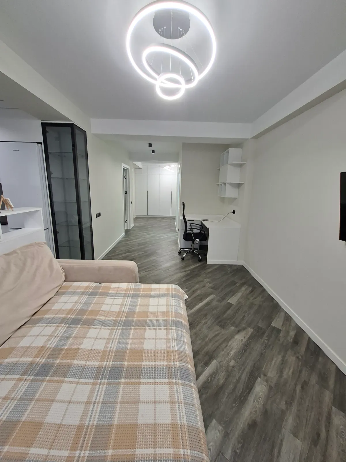 2 camere + terasă — living