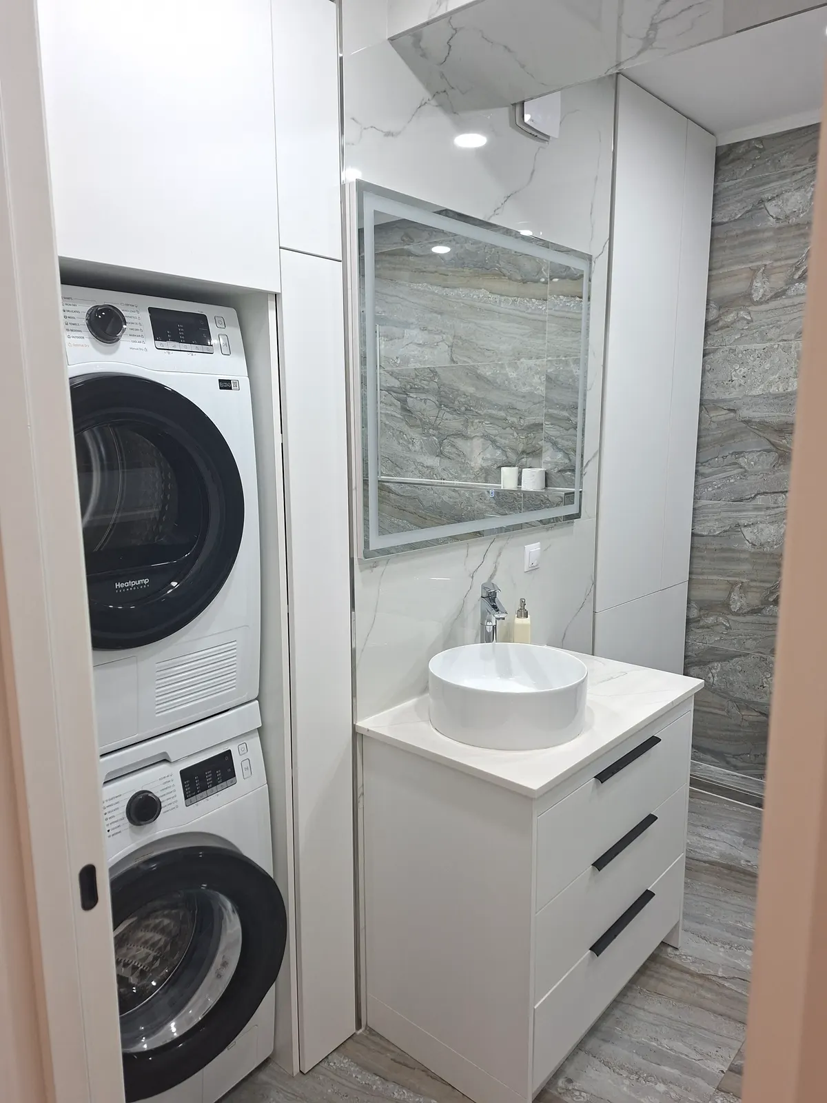 2 camere + terasă — baie